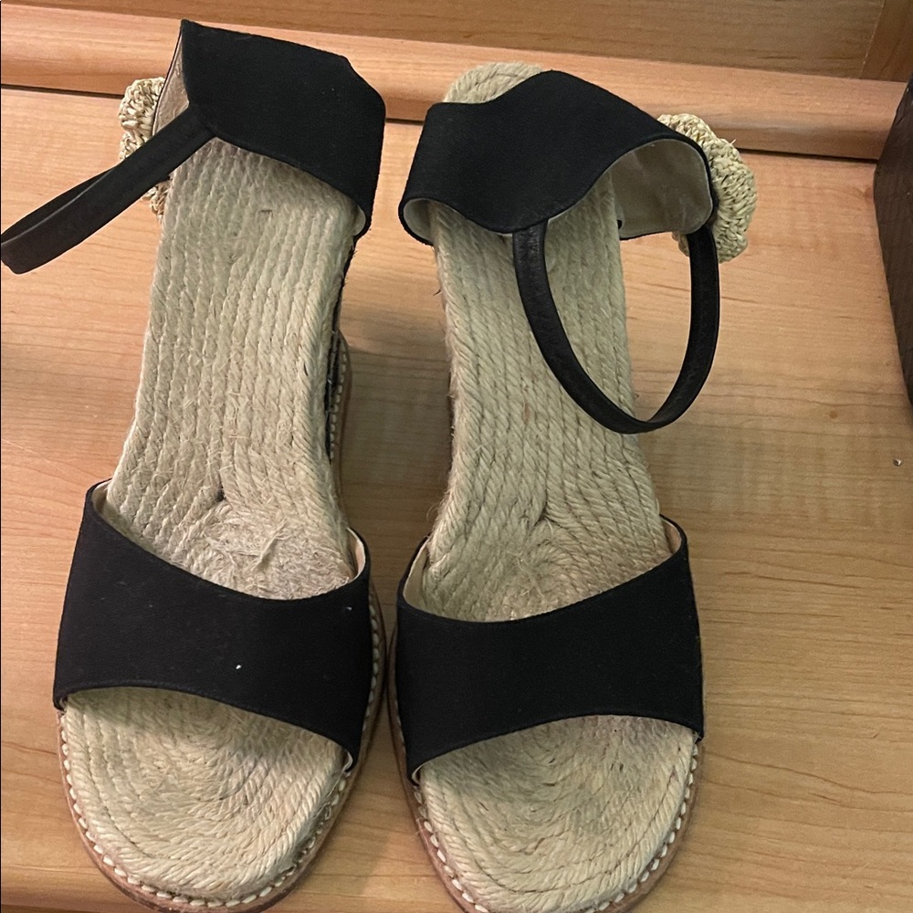 Reaction Kenneth Cole Black and Tan Espadrille Sandals